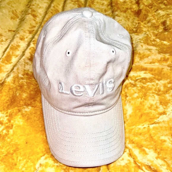 Levi's Accessories - 🤩 5 FOR $15 Women’s Levi’s Hat